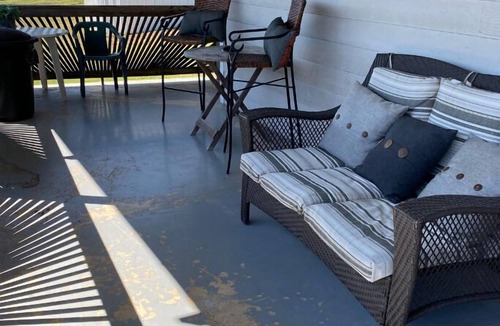 Cleora Cottage | Cozy 2 Bed 2 Bath Lake Front Cottage