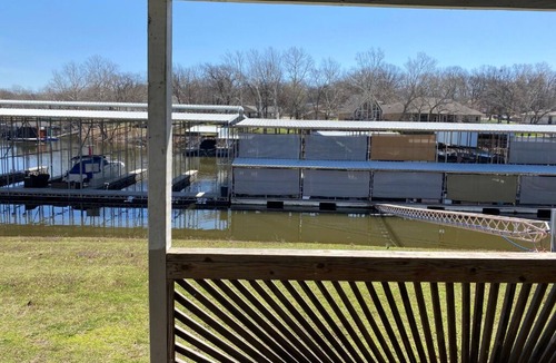 Cleora Cottage | Cozy 2 Bed 2 Bath Lake Front Cottage
