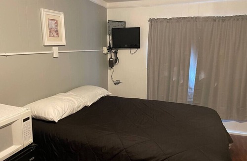 Pottsboro Cabin | Cozy 2 Bed Cabin at Mill Creek Marina: Cabin 6