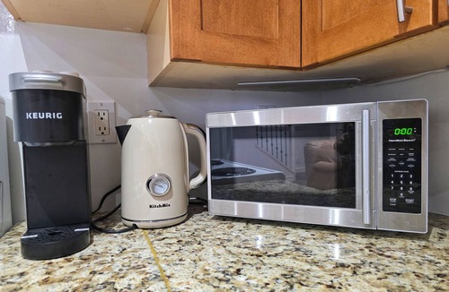 Marda Loop Apartment | Cozy 2 Bed Guesthouse in Vibrant Marda Loop