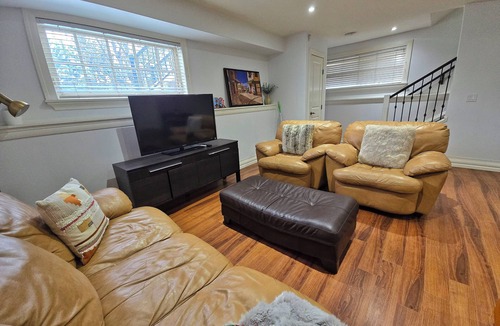 Marda Loop Apartment | Cozy 2 Bed Guesthouse in Vibrant Marda Loop