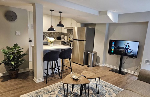 East Credit Apartment | Cozy 2 Bed Rooms Apartment in Prime Location!