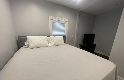 Fitchburg House | Cozy 2 bed suit