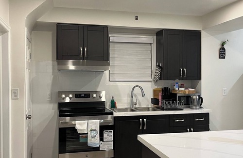 Oakwood Village House | Cozy 2-Bed w/Kitchen & Patio in Midtown Toronto