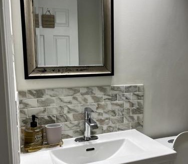 Oakwood Village Apartment | Cozy 2-Bed with Kitchen and Patio in Midtown Toronto