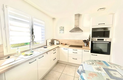 Saint-Jean-de-Monts House | Cozy 2-Bedroom House, Close to Beach & Shops, Sleeps 4