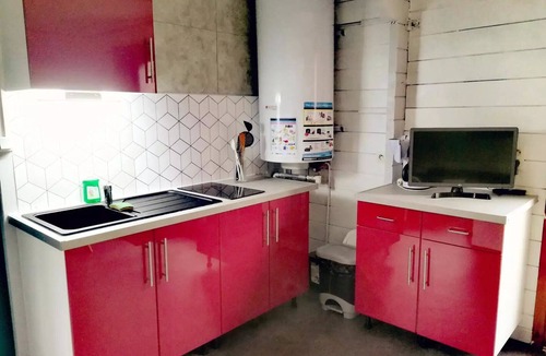 Vouneuil-sur-Vienne House | Cozy 2-bedroom chalet sleeps 6