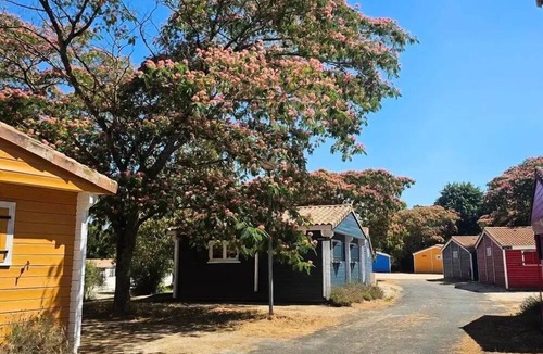 Vouneuil-sur-Vienne House | Cozy 2-bedroom chalet sleeps 6