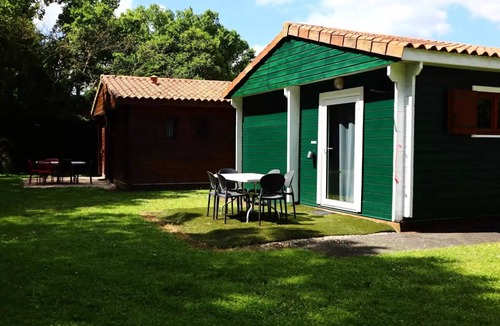 Vouneuil-sur-Vienne House | Cozy 2-bedroom chalet sleeps 6