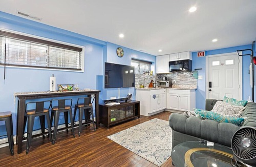 Alexandria West Apartment | Cozy 2 Bedrm 1bath in Alexandria with free parking