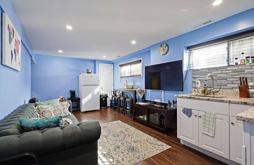 Alexandria West Apartment | Cozy 2 Bedrm 1bath in Alexandria with free parking