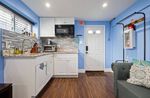 Alexandria West Apartment | Cozy 2 Bedrm 1bath in Alexandria with free parking