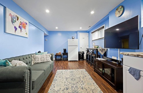 Alexandria West Condo | Cozy 2 Bedrm 1bath in Alexandria with free parking