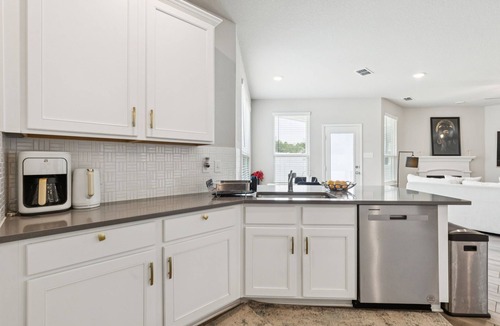 Lincoln Park House | Cozy 2-bedroom house for long term stay