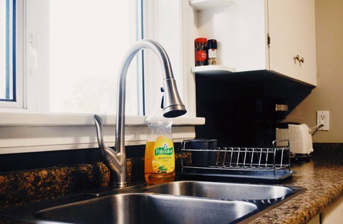 Winnipeg House | Cozy 2 Bedroom 1 Bathroom 10 minutes from downtown/free parking
