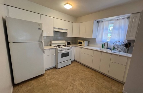 New Springville House | Cozy 2 Bedroom 1.5 Bath Duplex