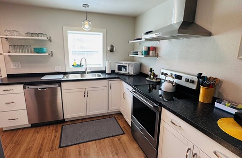 Leadsville Condo | Cozy 2-bedroom 1st Floor condo in charming Elkins with King Bed and Laundry