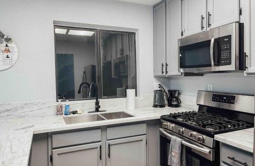 North Highlands House | Cozy 2 bedroom 2 baths home