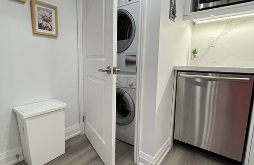 Erin Mills Apartment | Cozy 2-bedroom apartment with WiFi, separate entrance and parking
