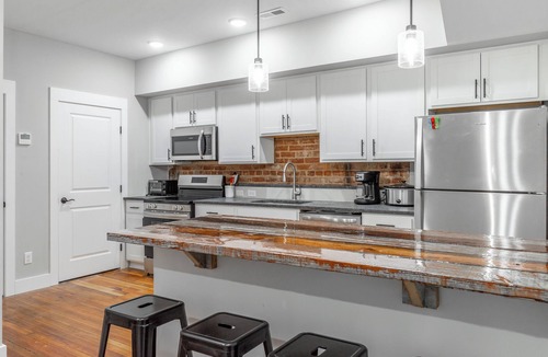 Highland Park Apartment | Cozy 2-bedroom apartment in wonderful Chattanooga with AC, WiFi
