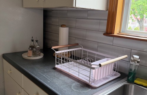 South Amboy Apartment | Cozy 2-bedroom apartment in quaint South Amboy with AC