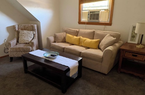 South Amboy Apartment | Cozy 2-bedroom apartment in quaint South Amboy with AC