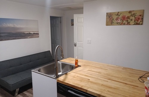 Cumbola Apartment | Cozy 2 bedroom apartment in Pottsville, PA by Route 61 near Locust Lake