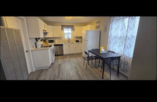 Cornwall House | Cozy 2-Bedroom Apartment
