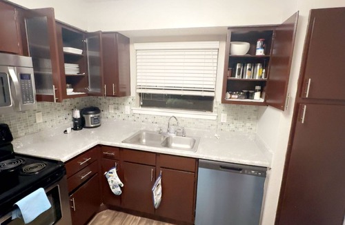 North Arlington Apartment | Cozy 2-bedroom apartment with AC , near AT&T stadium in beautiful Arlington
