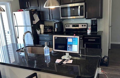 East Rutherford Apartment | Cozy 2-bedroom apartment with AC in serene Lyndhurst