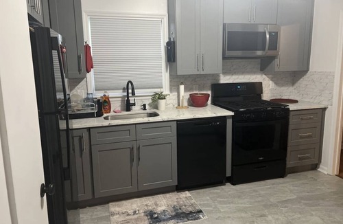 Tarrytown Apartment | Cozy 2-bedroom apartment with WiFi, AC in charming Tarrytown