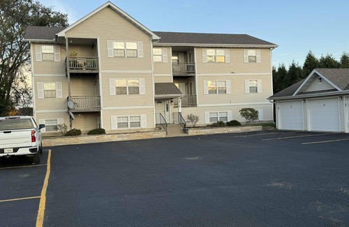 La Salle Apartment | Cozy 2-Bedroom Apartment by Starved Rock