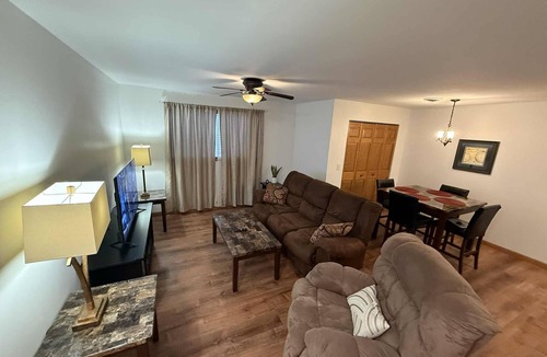 La Salle Apartment | Cozy 2-Bedroom Apartment by Starved Rock