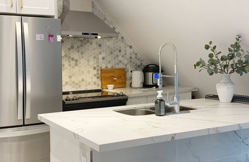 Grimsby Apartment | Cozy 2-Bedroom Apartment In Historical Building.