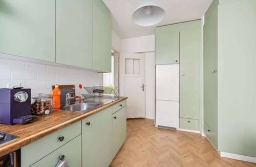Sihlfeld Apartment | Cozy 2-Bedroom Apartment in Zürich with Kitchen