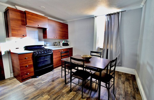 Downtown El Paso Apartment | Cozy 2-bedroom apartment with WiFi, AC in superb El Paso entire unit