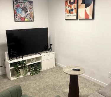 Southeast Calgary Apartment | Cozy 2 Bedroom Apartment