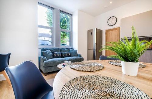 Sutton West Apartment | Cozy 2 Bedroom Apartment in Sutton