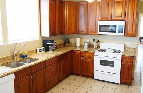 Berwyn Apartment | Cozy 2-bedroom apartment in charming Berwyn with AC