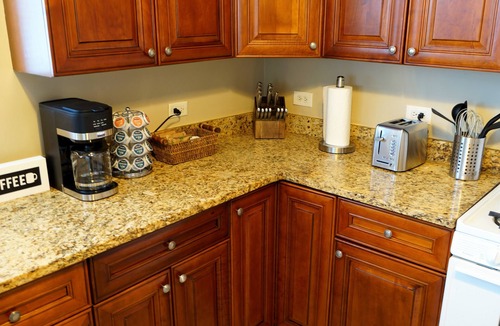 Berwyn Apartment | Cozy 2-bedroom apartment in charming Berwyn with AC