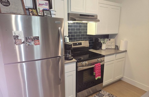 Elkins Apartment | Cozy 2-bedroom apartment in welcoming Elkins with AC
