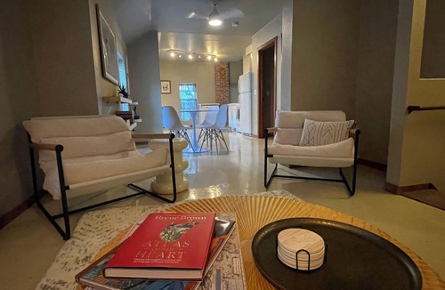 Warren Apartment | Cozy 2-bedroom apartment in Warren with AC, WiFi