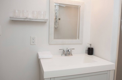 Richmond Hill House | Cozy 2-Bedroom Basement Apartment - Entire Place