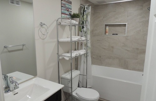 Winnipeg House | Cozy 2-Bedroom basement Suite with Private entrance South Winnipeg.