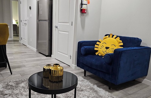 Southwest Calgary House | Cozy 2 Bedroom Basement Suite in SouthWest, Calgary - Fast Wifi + Free Parking.