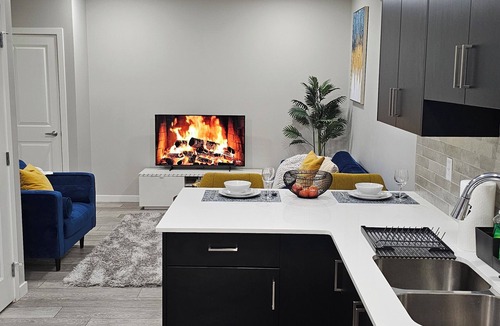 Southwest Calgary House | Cozy 2 Bedroom Basement Suite in SouthWest, Calgary - Fast Wifi + Free Parking.