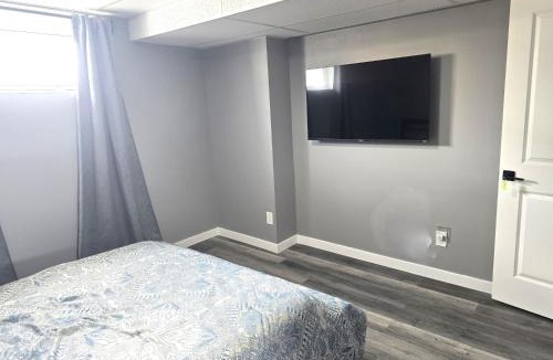 Winnipeg House | Cozy 2 Bedroom Basement Suite in Devonshire Park