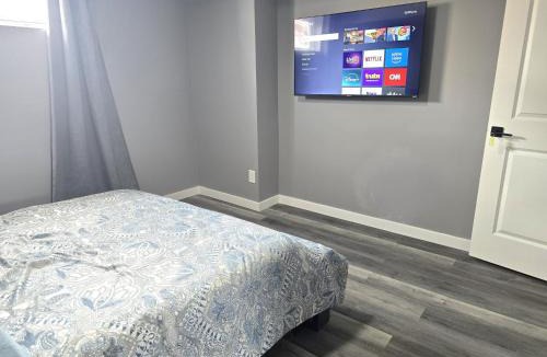Winnipeg House | Cozy 2 Bedroom Basement Suite in Devonshire Park