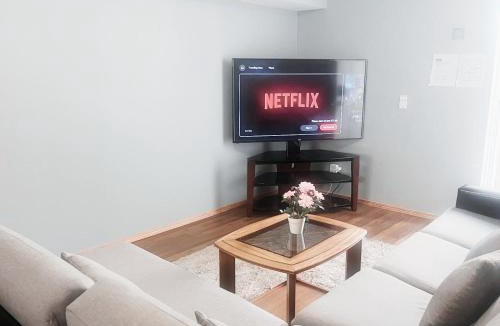 Calgary Apartment | Cozy 2-Bedroom Basement Suite Retreat Calgary