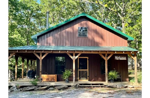 Pettit Cabin | Cozy 2 bedroom bunkhouse at Pettit Bay
